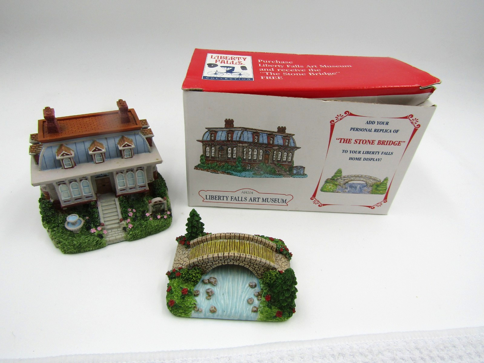 Vintage Liberty Falls Collection Ski Lodge Resin Model 1999 AH600 NEW