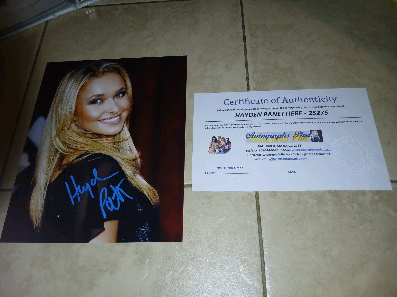 Hayden B Panettiere Authentic Autograph Close Up With COA + Stamp NM Beautiful