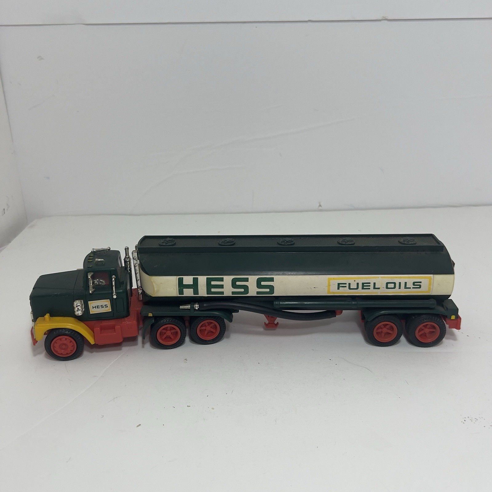 1977/78 or 84 Hess 18 Wheeler Oil Tank Truck - Vtg - Exact Year Unknown