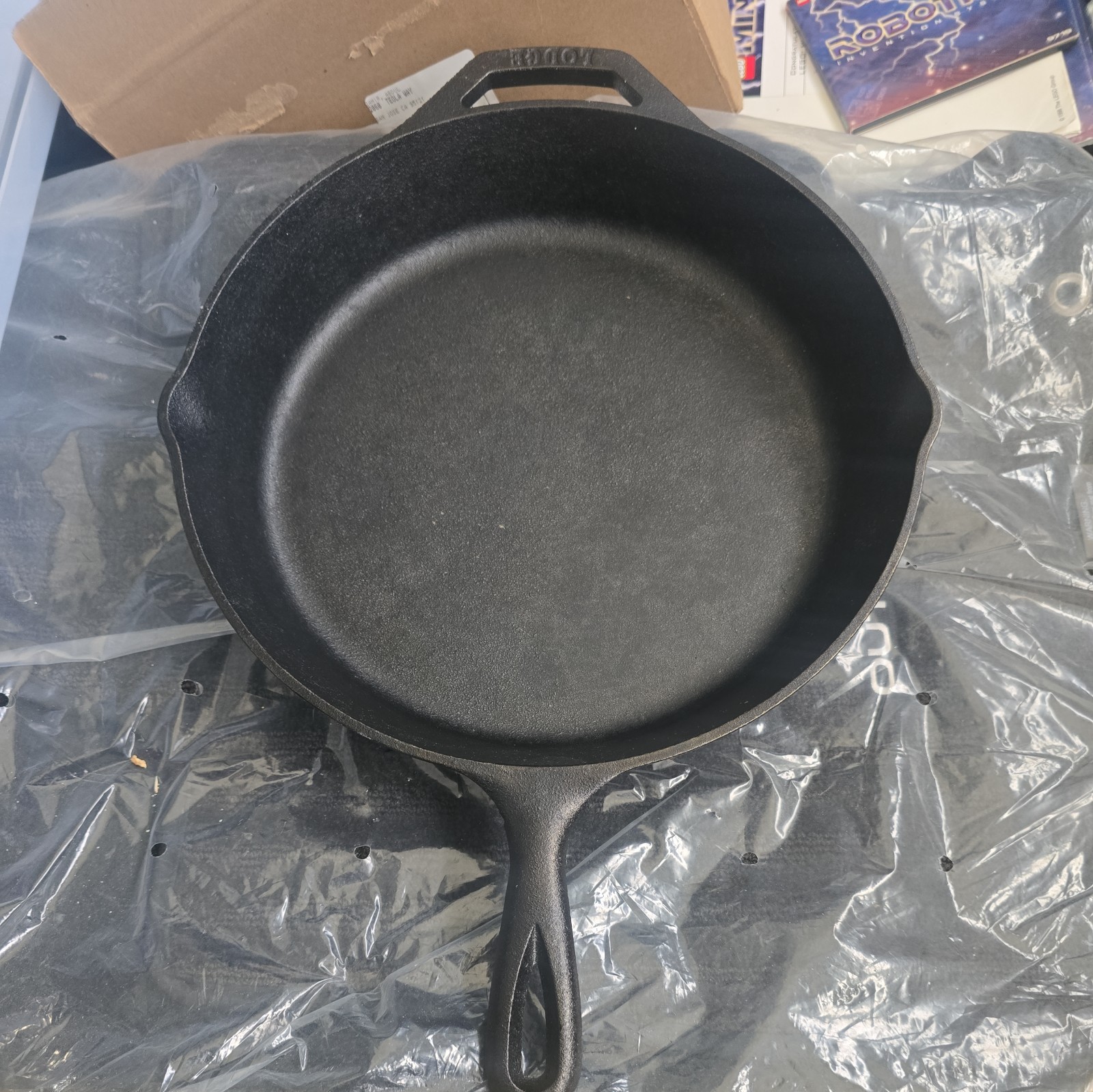 Vintage Lodge Cast Iron Frying Pan Skillet USA 12\