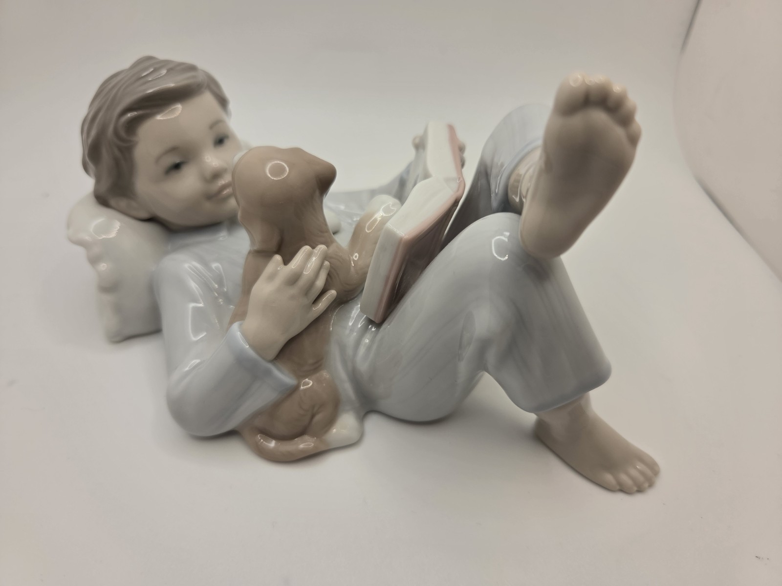 LLADRO SHALL I READ YOU A STORY BOY AND DOG PUPPY PORCELAIN FIGURINE #8034 