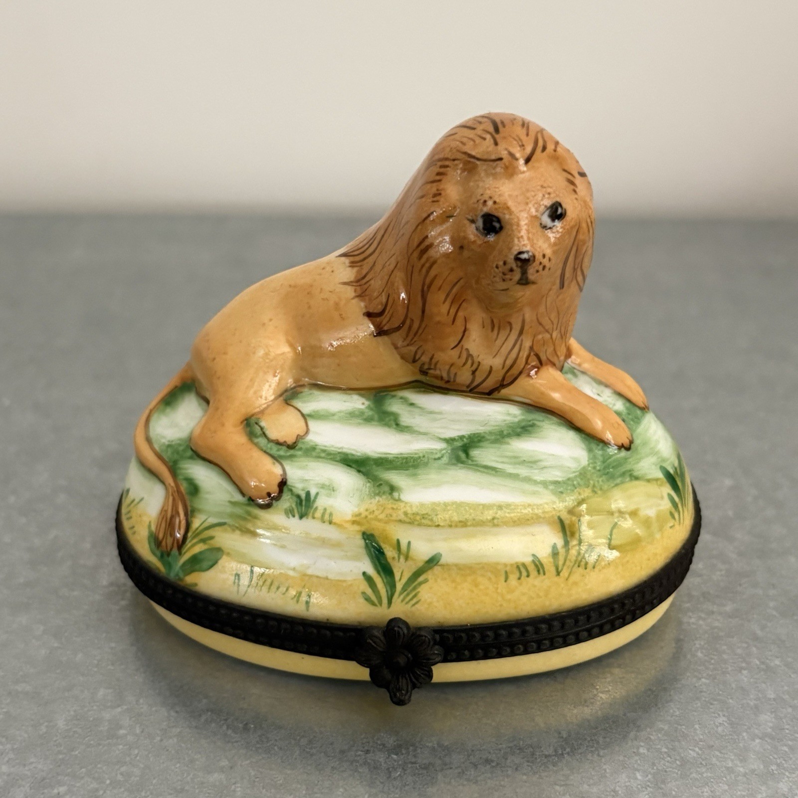 Vintage Limoges Peint Main Signed Painted Porcelain Lion Hinged Trinket Box