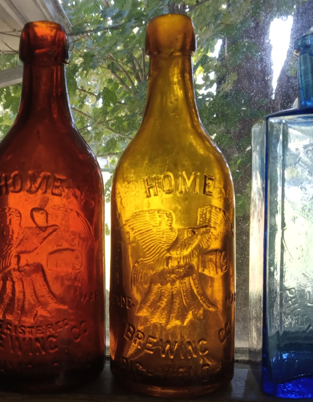 YELLOW AMBER RICHMOND,VA HOME BREWING CO EAGLE ON STUMP BLOB TOP BEER BOTTLE
