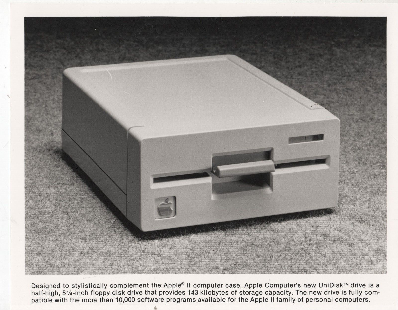 ITHistory  PHOTO (1980s) : APPLE \