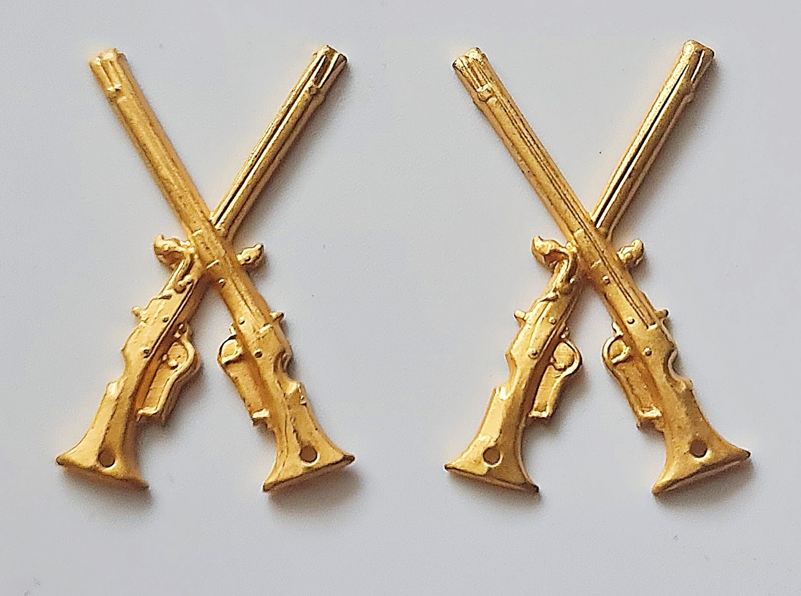 SWEDEN MILITARY CROSSED MUSKETS INFANTRY SEW ON COLLAR BADGES PAIR SWEDISH