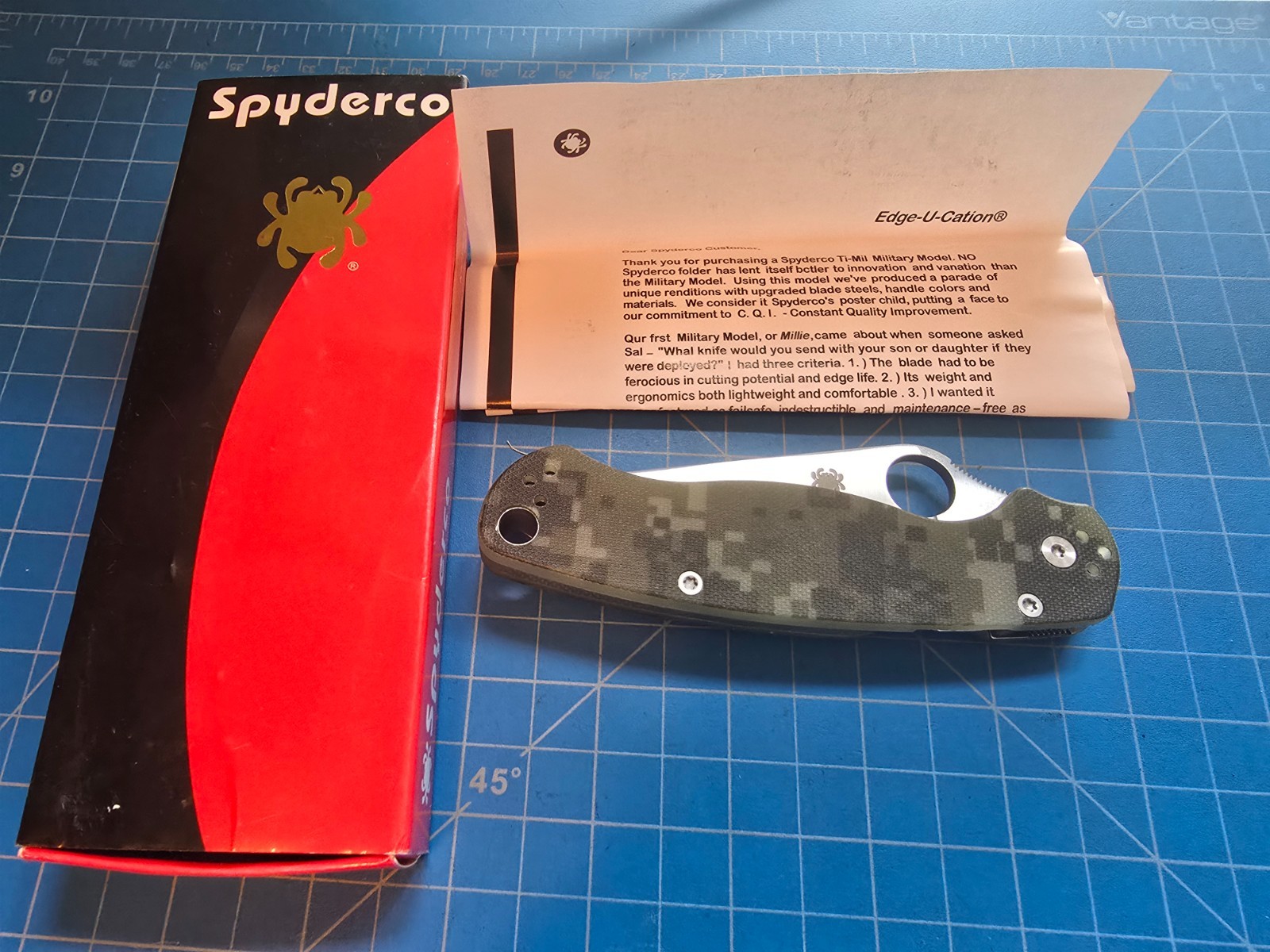 Spyderco Para Military 2 Camo Knife with 3.42