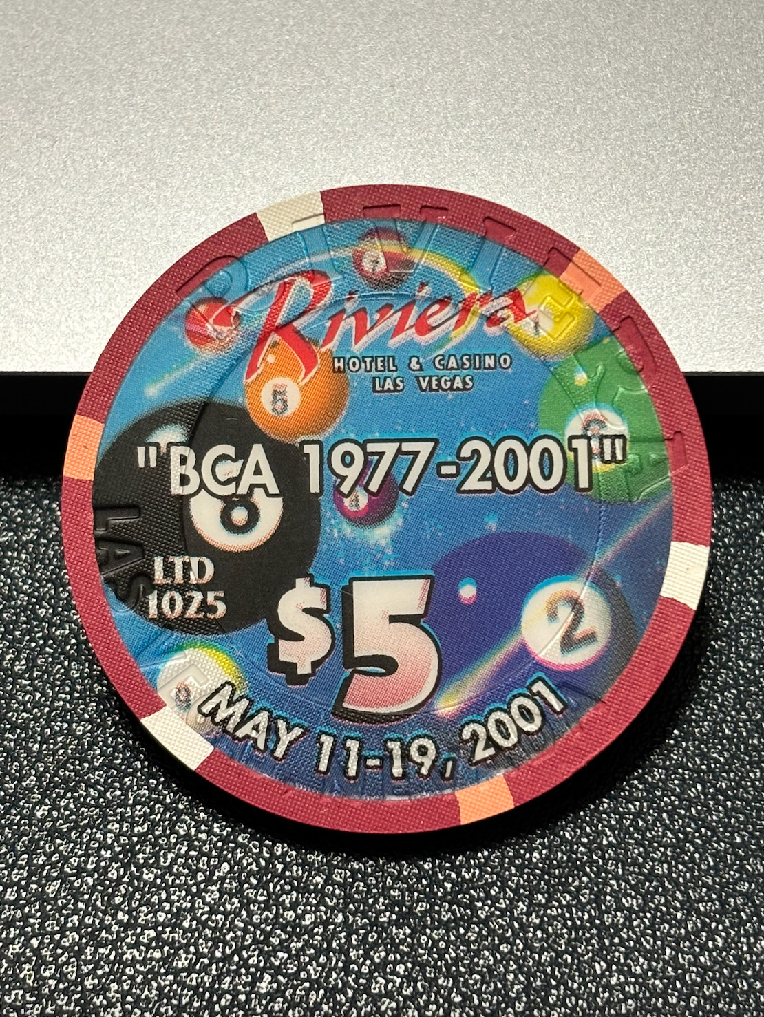 (UNCIRCULATED) $5 RIVIERA BCA POOL LEAGUE CASINO POKER CHIP LAS VEGAS NEVADA LE