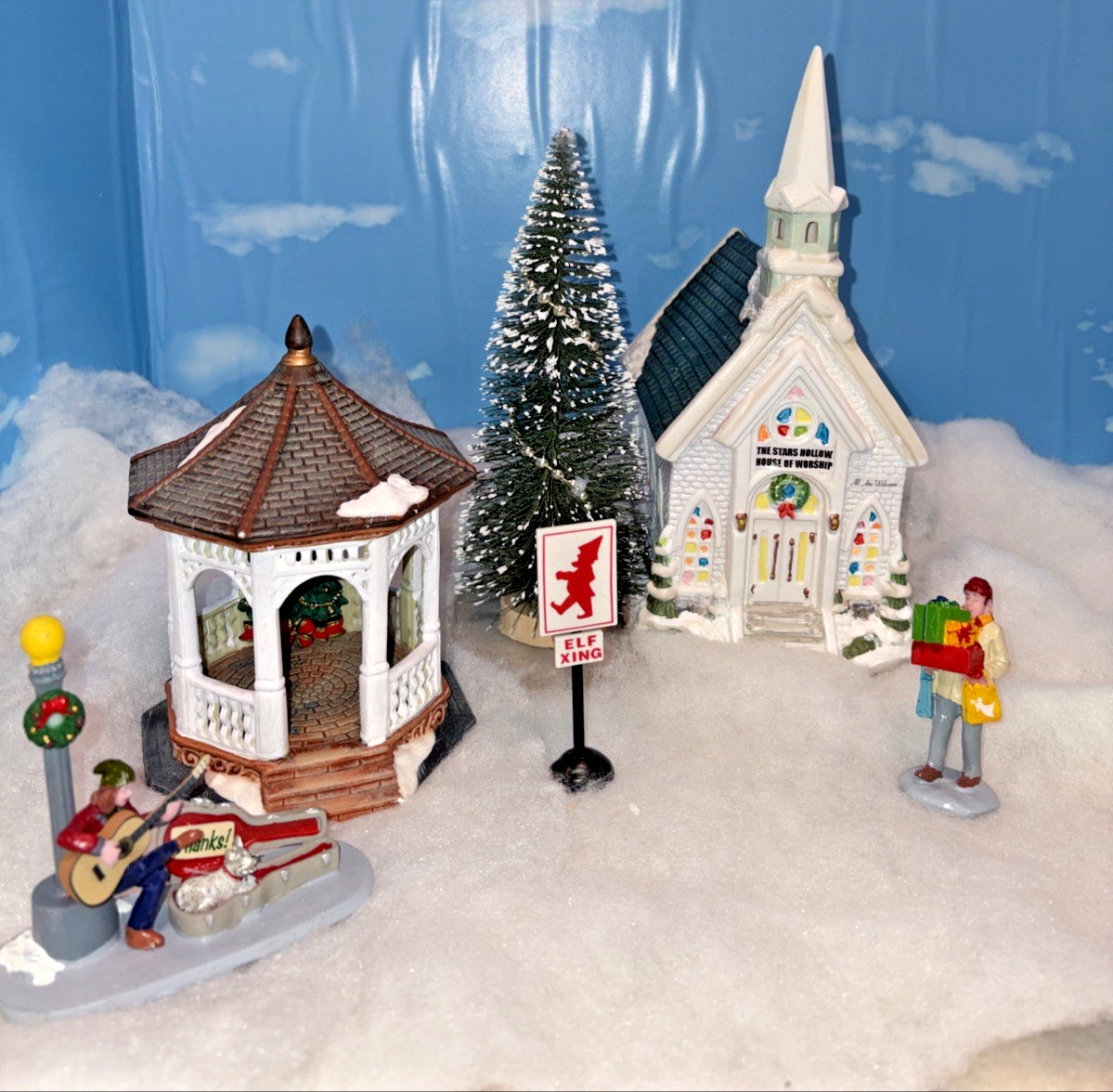 STARS HOLLOW TOWN SQUARE GILMORE GIRLS ARTIST MADE GAZEBO CHURCH TROUBADOUR PUP