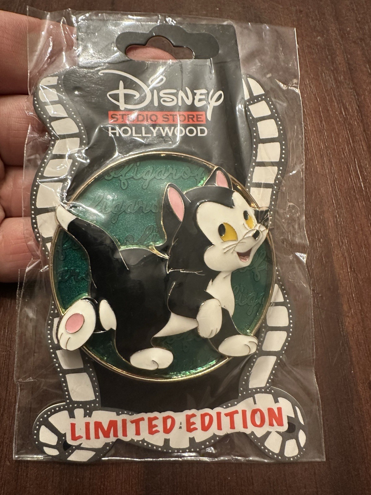 Figaro Cursive Cutie DSSH Disney Studio Store Hollywood LE Pin