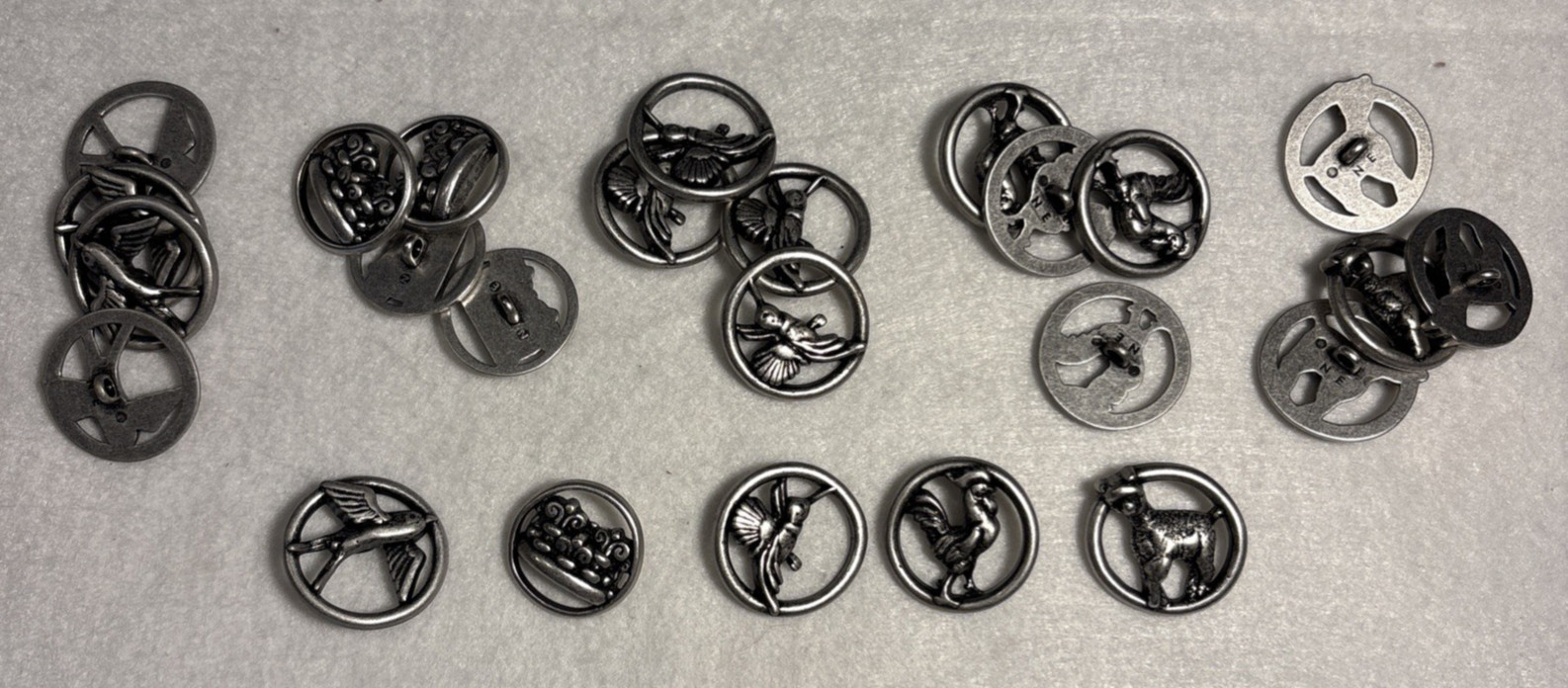 Nicky Epstein Lot Of 25 Pewter Dove, Crown, Hummingbird, Rooster+ Buttons 1” NOS