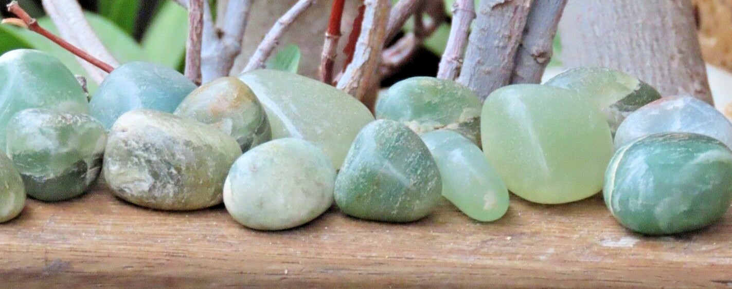 2 x Green Aventurine Crystal Tumble Stones 20-35mm