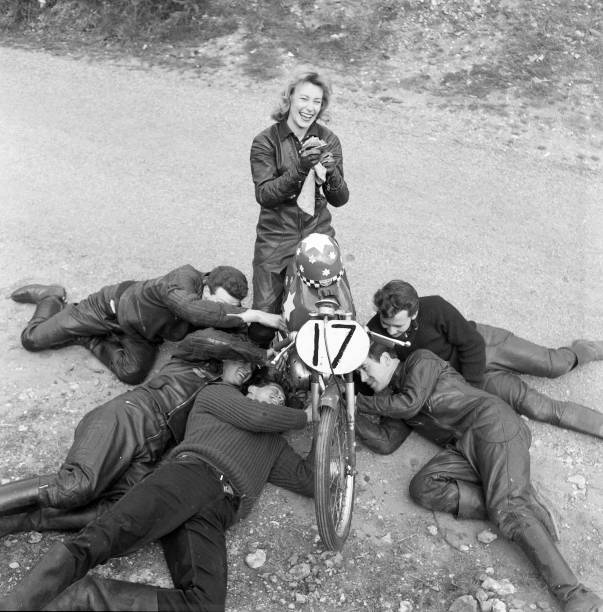 Beryl Swain motorcycle road racer from London 1962 OLD PHOTO 8