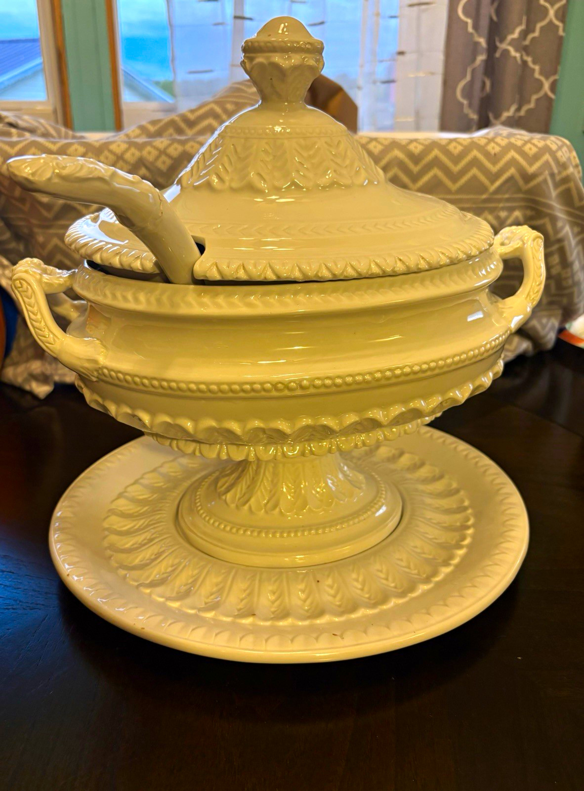 11 Qt White Glazed Ceramic Embossed Oval Soup Italian Tureen w/ Lid Spoon Stand