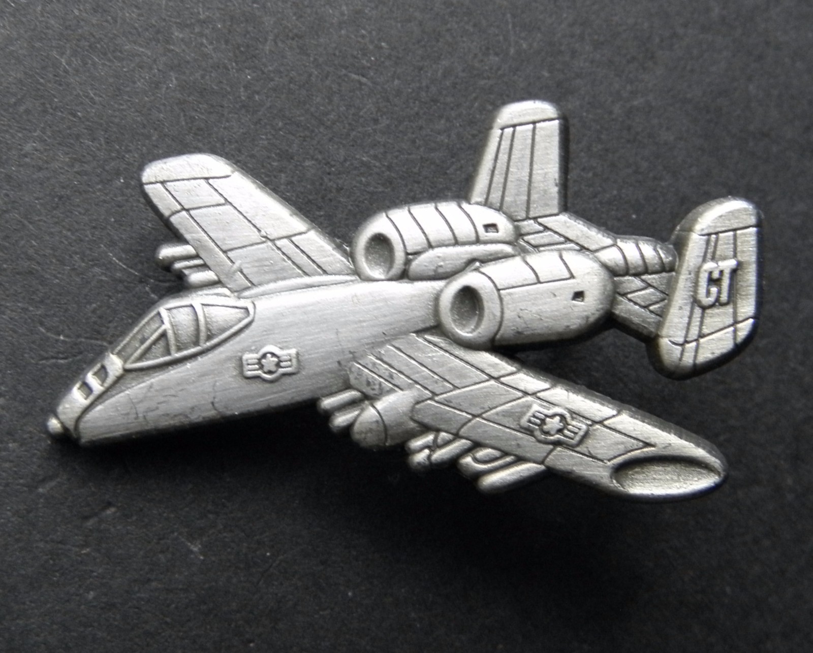WARTHOG THUNDERBOLT A-10 US AIR FORCE ATTACK AIRCRAFT LAPEL HAT PIN BADGE 1.5 