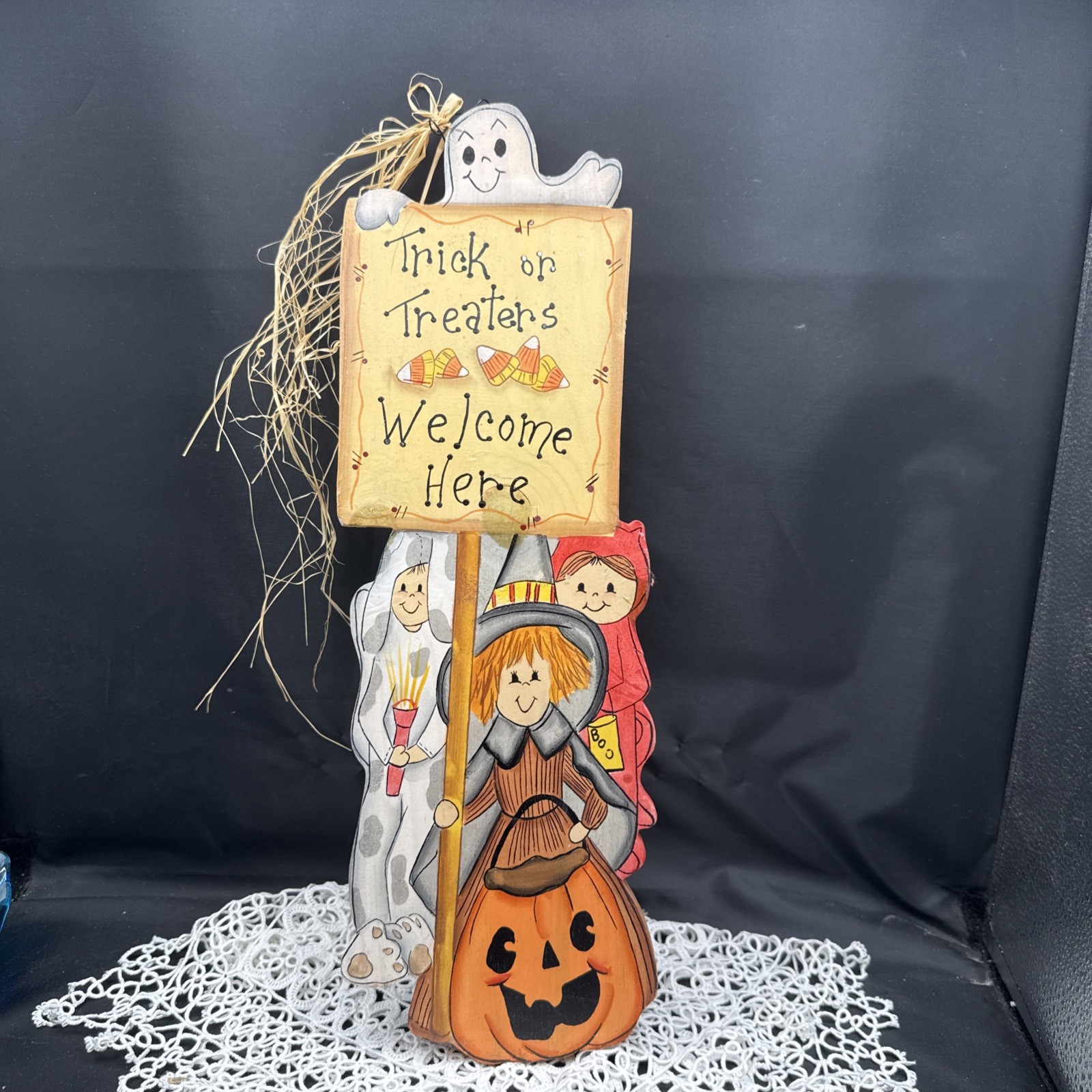 Vintage 2000 Shine Co Wood Halloween Sign Trick or Treaters Welcome Ghost 5440