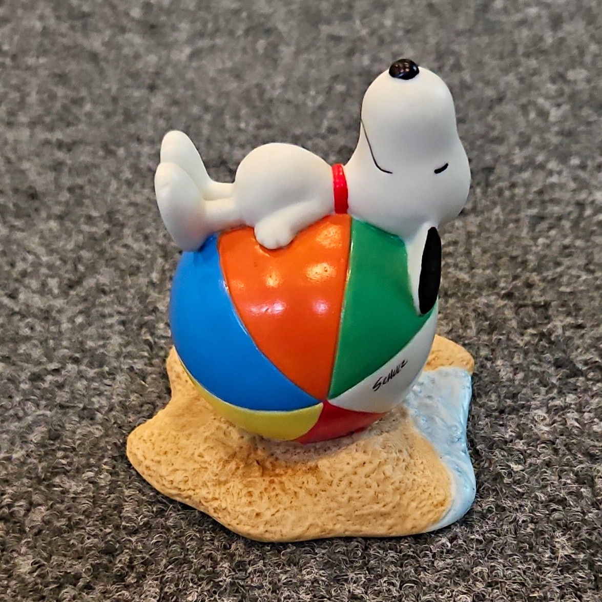 Hallmark Peanuts Gallery Snoopy Figurine 