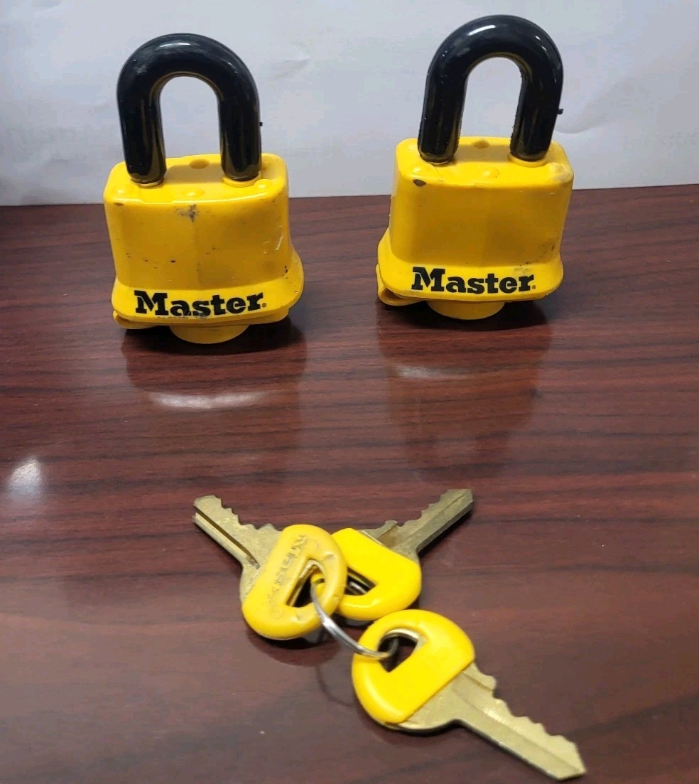MASTER LOCK NO. 315 WEATHER RESISTANT PADLOCKS TOUGH UNDER FIRE 2 Locks 3 Keys