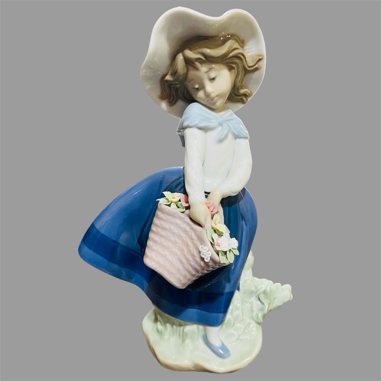 Vtg Lladro Pretty Pickings #5222 Girl Basket Flowers No Box (Broken Petals)