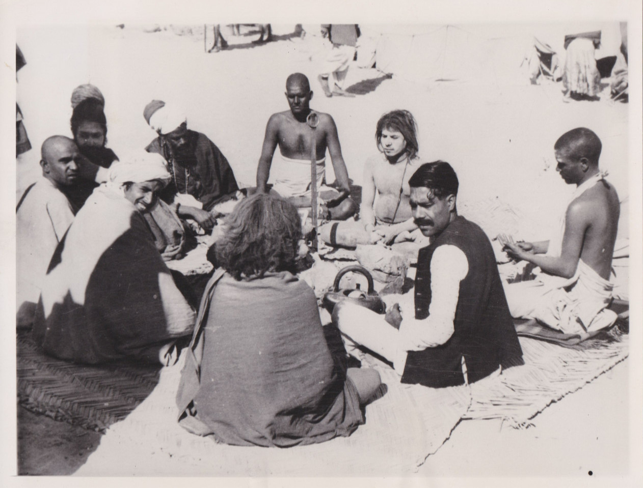 1944 Press Photo Indian Mystic Fakirs Hold Seances During Sacrifice at New Delhi