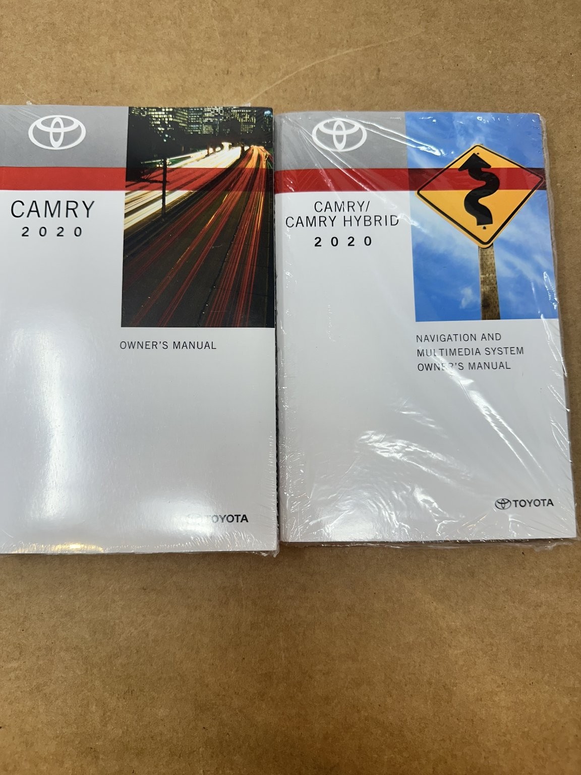 2020 Toyota Camry Owner\'s Manual Set