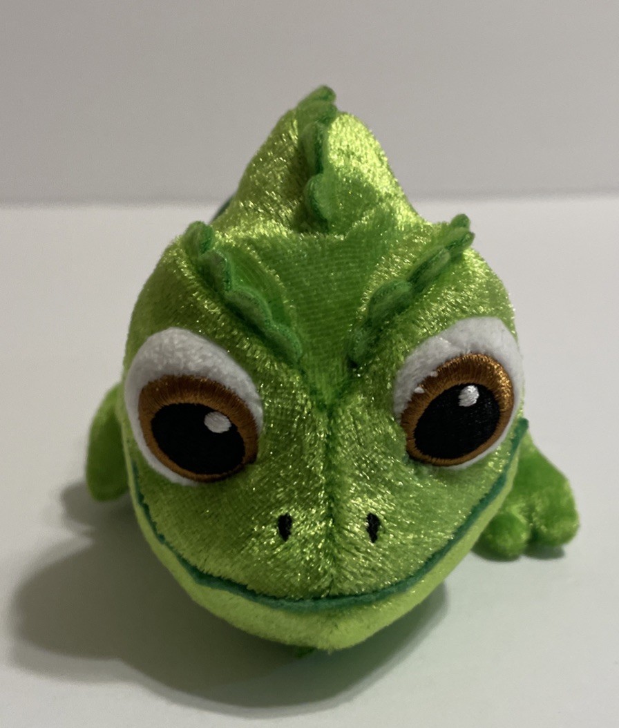 Disney Parks Tangled Pascal Shoulder Pal Magnet  Plush 7\'\' Rapunzel “ NO DISC”