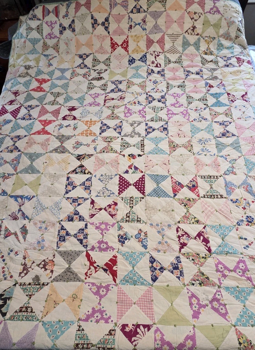 Vtg 1940s 1950s Cotton Patchwork Quilt 88x72 Full Size BowTie Feedsack Print
