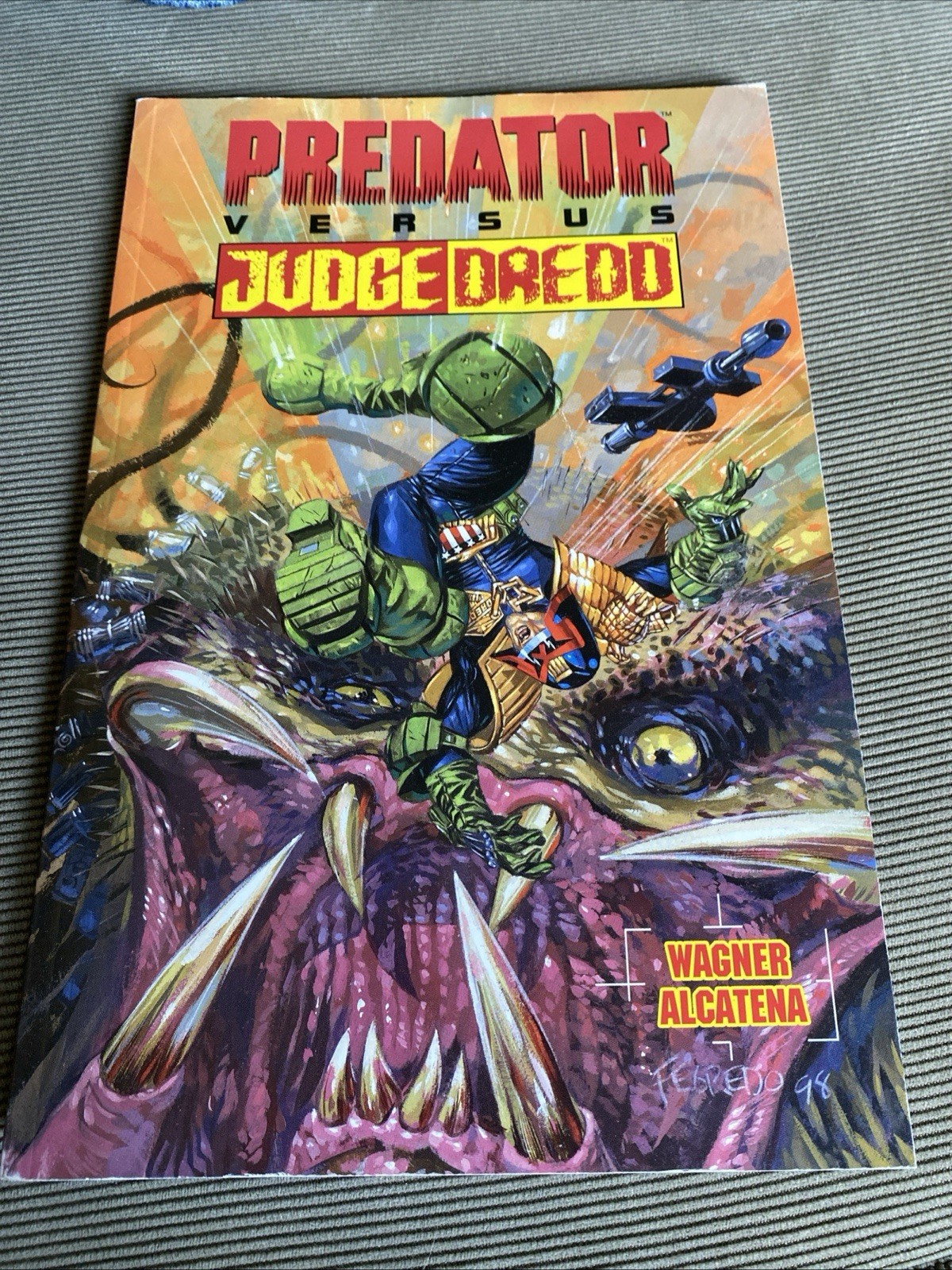 Predator vs Judge Dredd TPB 1998 Dark Horse Comics John Wagner Alcatena Graphic