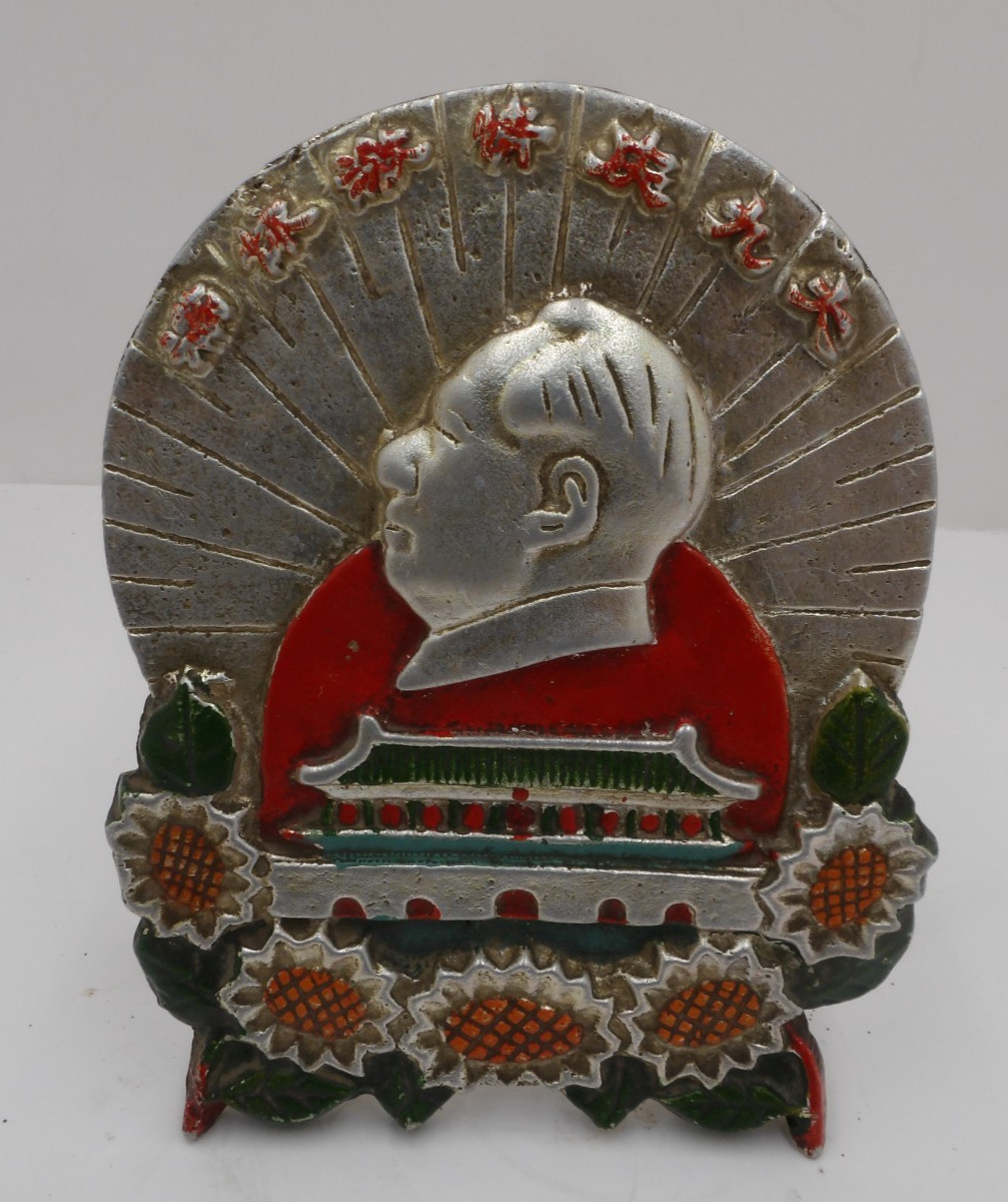 Chinese Cultural Revolution Art Collection Badge / Metal Stand Chairman Mao