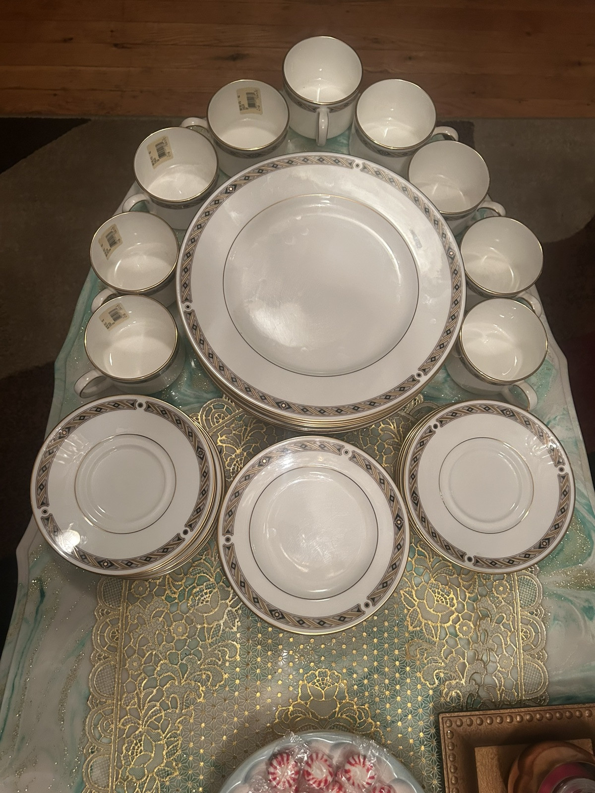 34 PCS. New Lineage Mortals Sinclair Bone China 