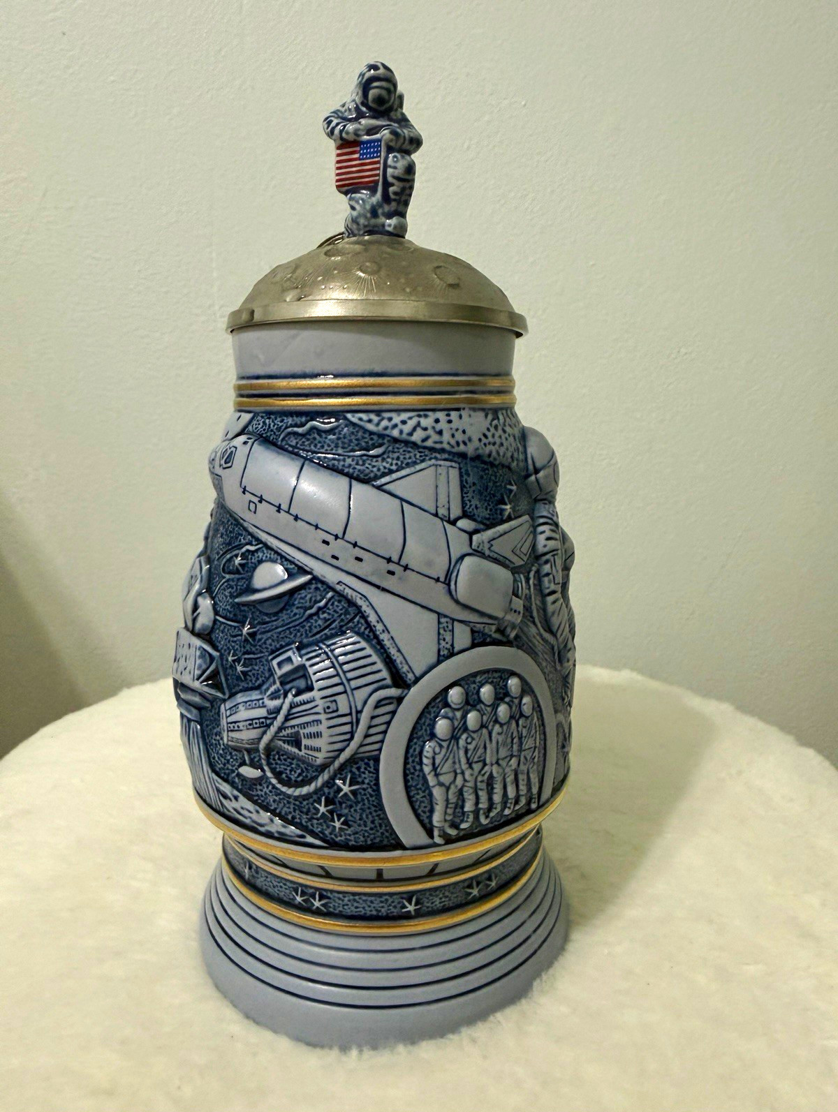 1991 Avon Conquest of Space Ceramic Beer Stein Lidded Pewter Astronaut NASA