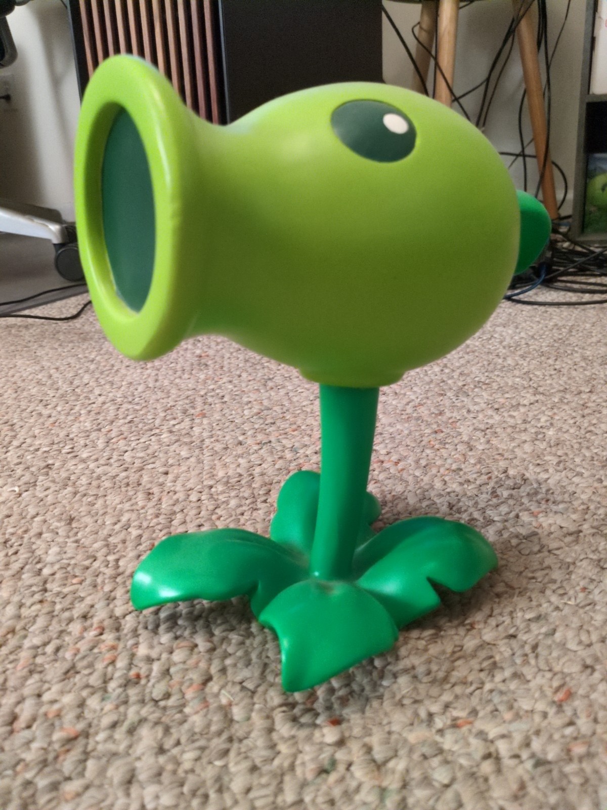 Plants vs Zombies Think Geek PopCap Peashooter Lawn Ornament