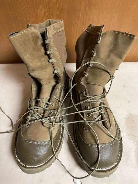 U.S. G.I. USMC RAT Combat Boots, Made by Welco, Size 9.5 Wide.