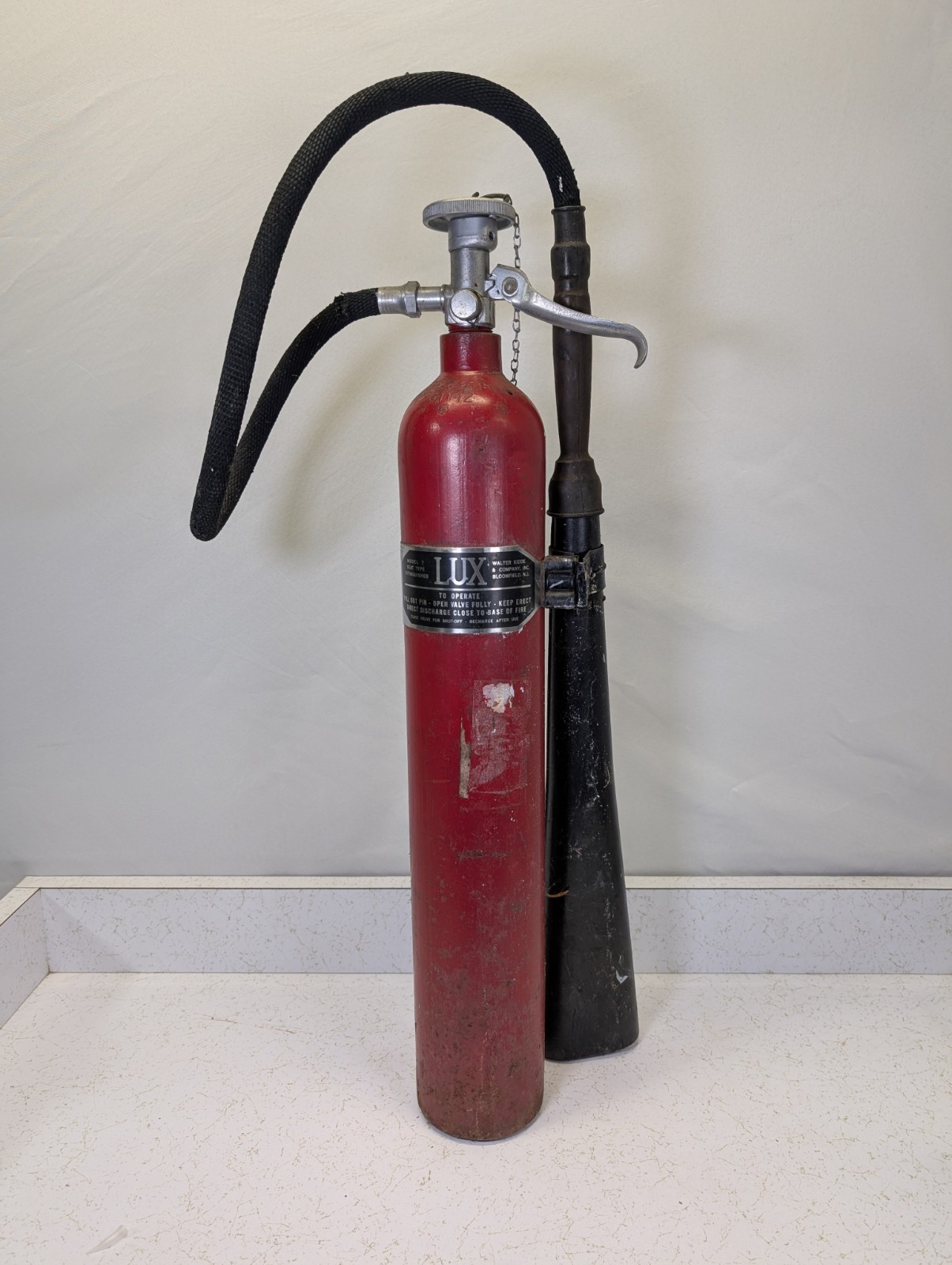 Vintage Walter Kidde Lux Model 7 Carbon Dioxide Fire Extinguisher Industrial