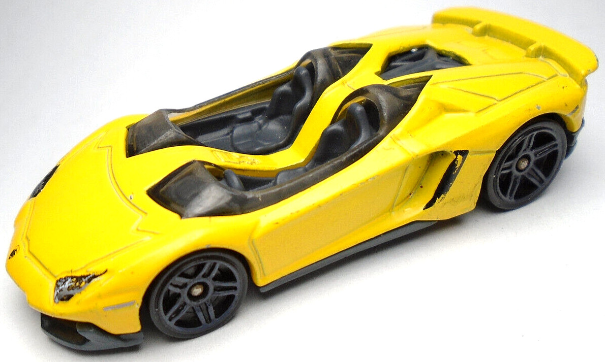 2013 HOT WHEELS LAMBORGHINI AVENTADOR J YELLOW 1:64 DIECAST 2 7/8\