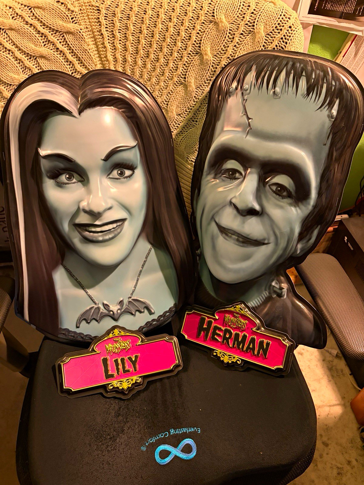 Retro-a-go-go The Munsters Lily & Herman 3D Wall Decor Set 2pk