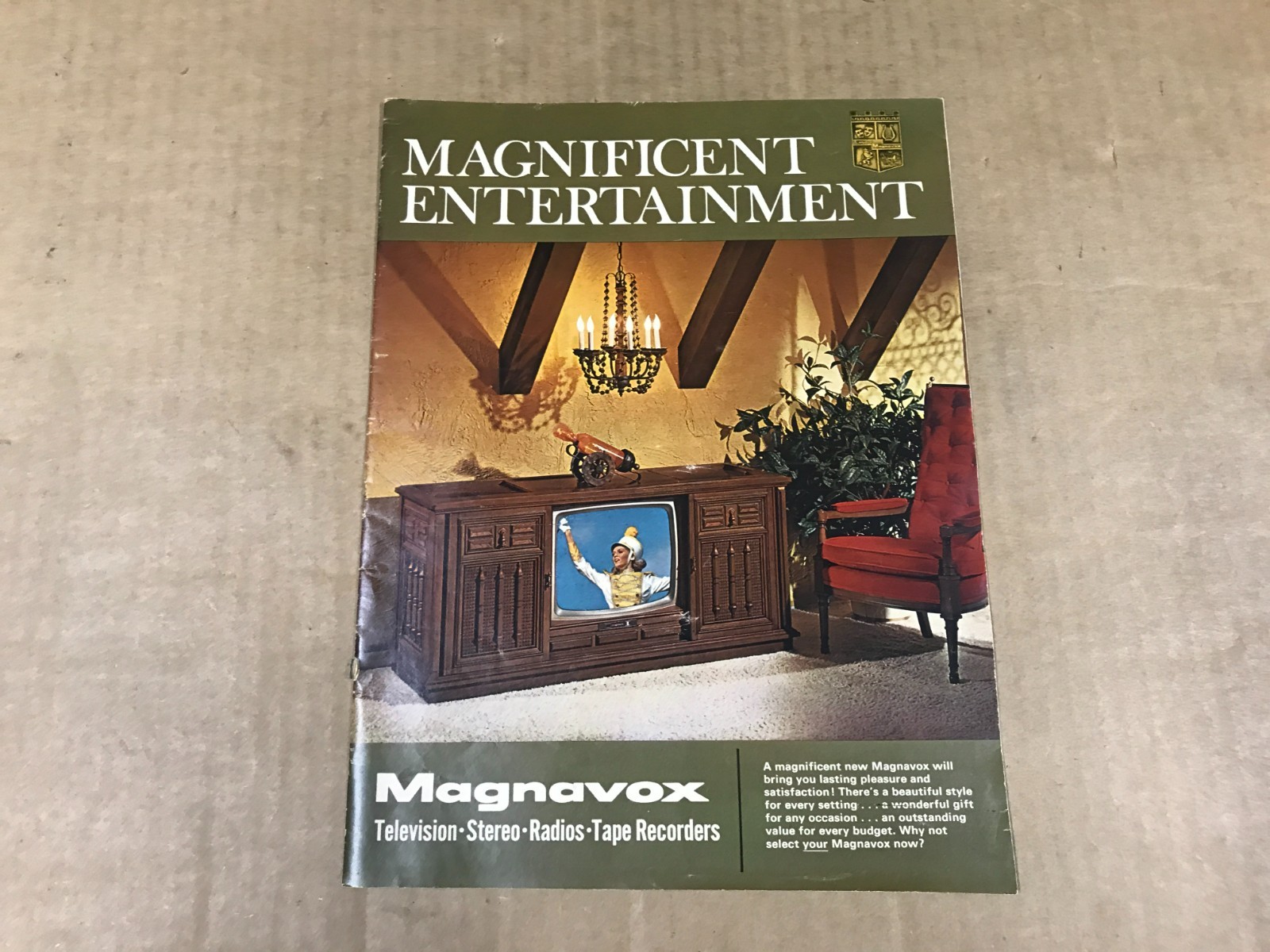 Vintage Magnificent Entertainment - Magnavox Devices Catalog