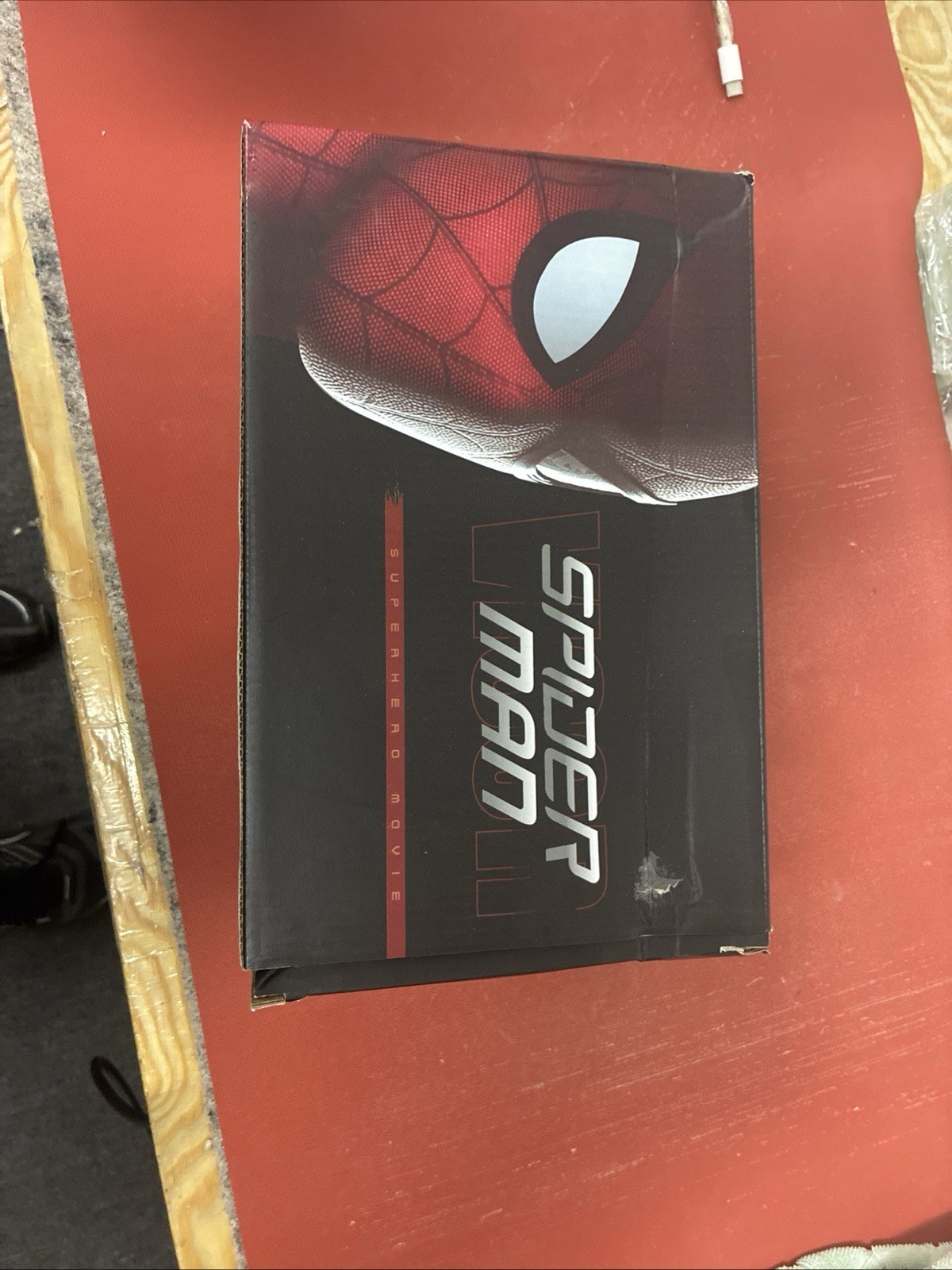 BRAND NEW SPIDER-MAN MASK WITH MOVEABLE EYES  Box slightly Damaged