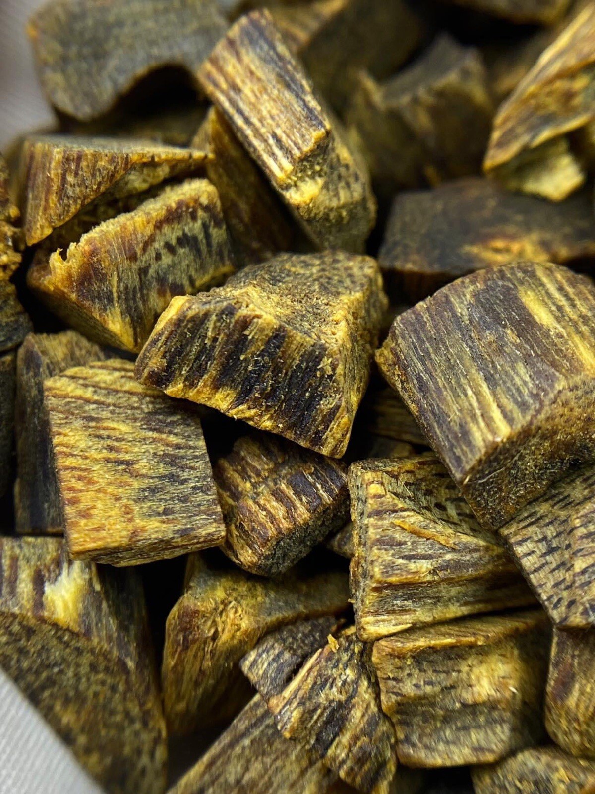 Old White Kynam Agarwood Chunks | Sinking KyNam Incense Wood | 10G Premium Grade