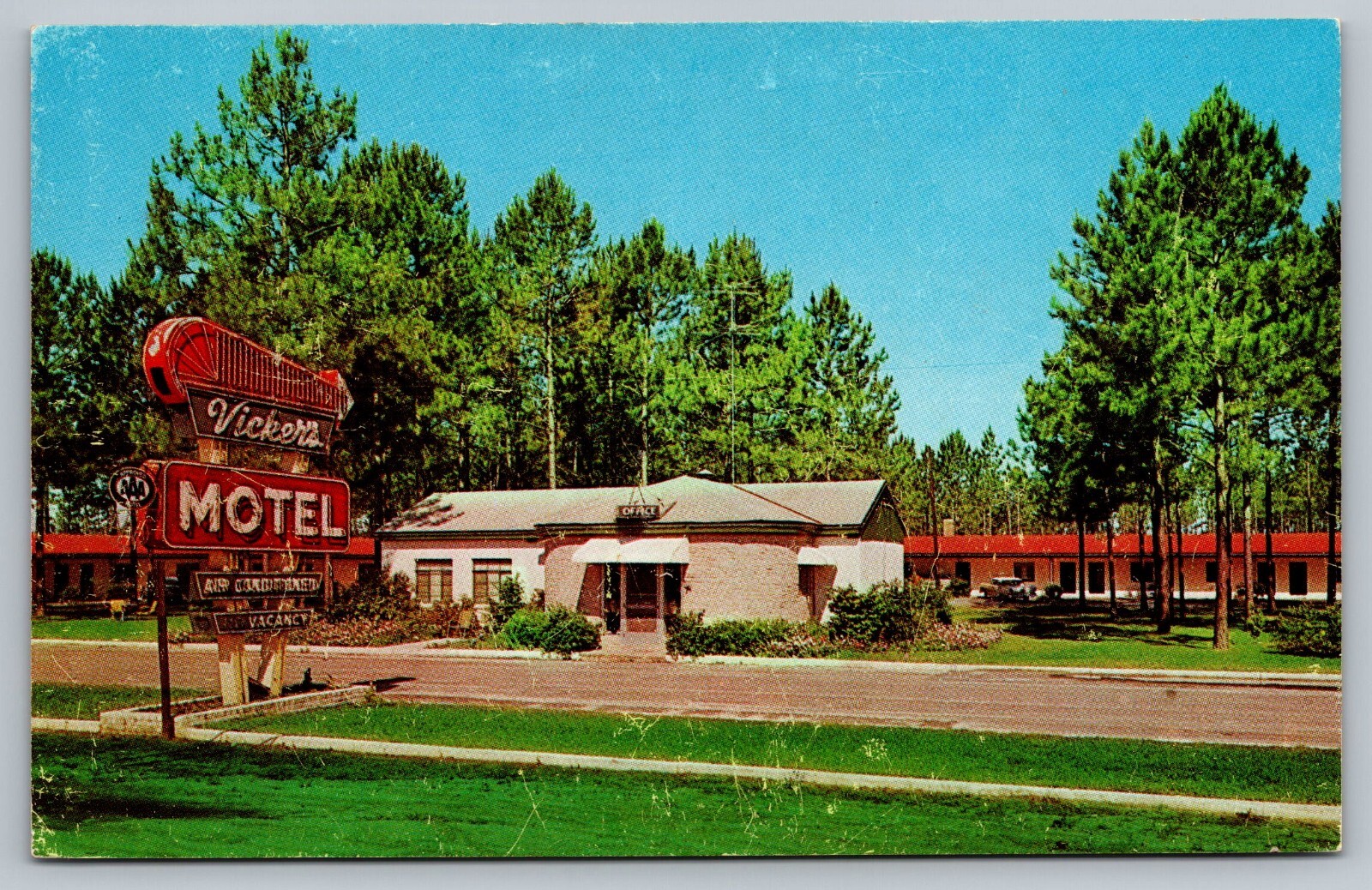 Vickers Motel Highway 301 North Jesup Georgia c1950 Vintage Postcard