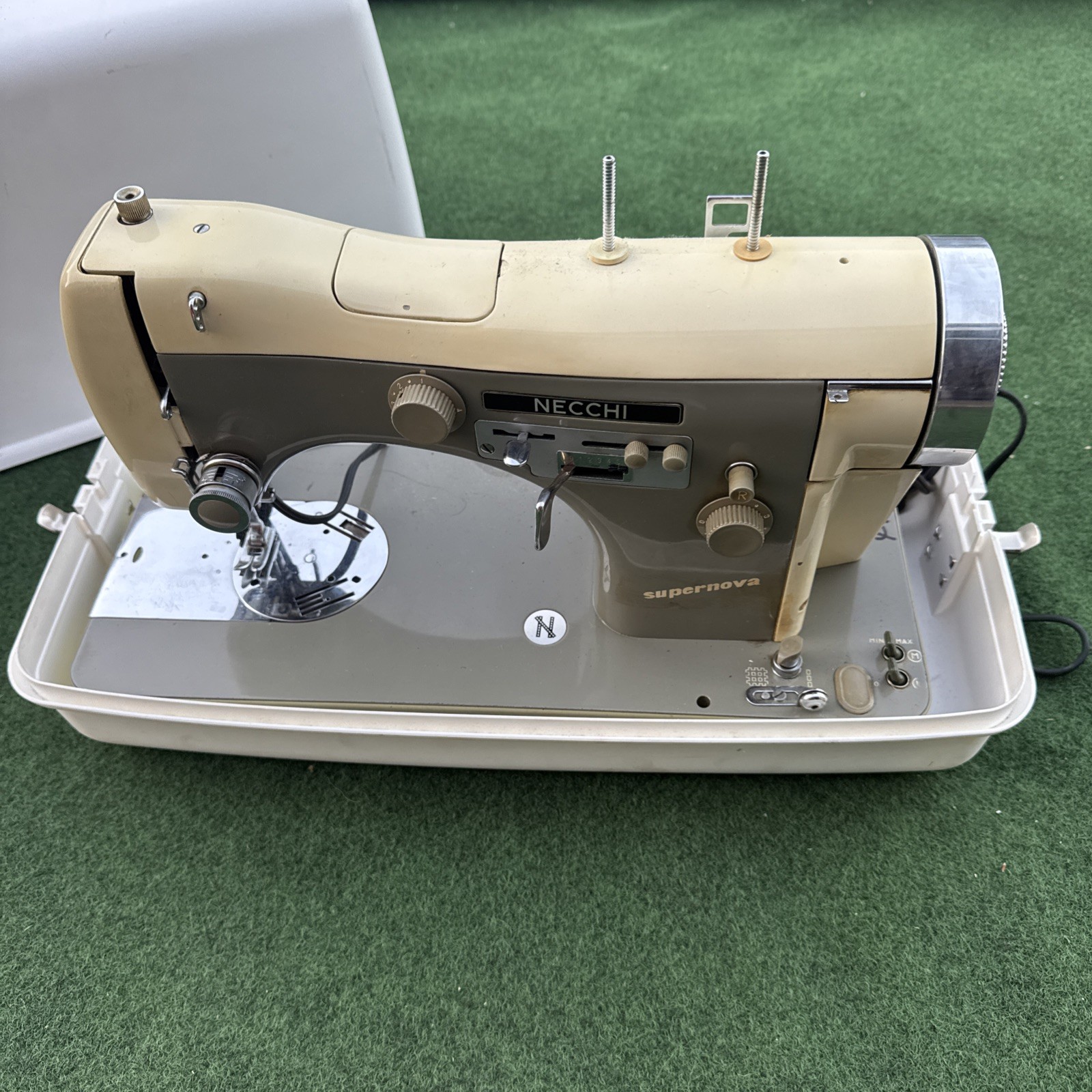 NECCHI SUPERNOVA Sewing Machine WITH CASE WOW WORKS GREAT