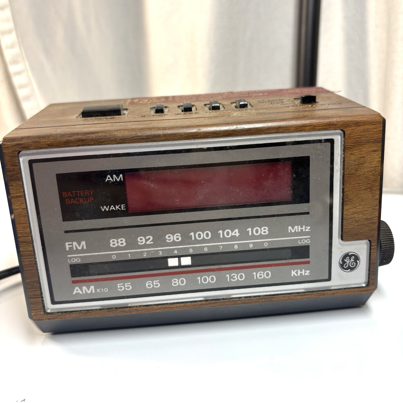 Vtg GE Wood Grain Alarm Clock & Radio Digital Works Retro