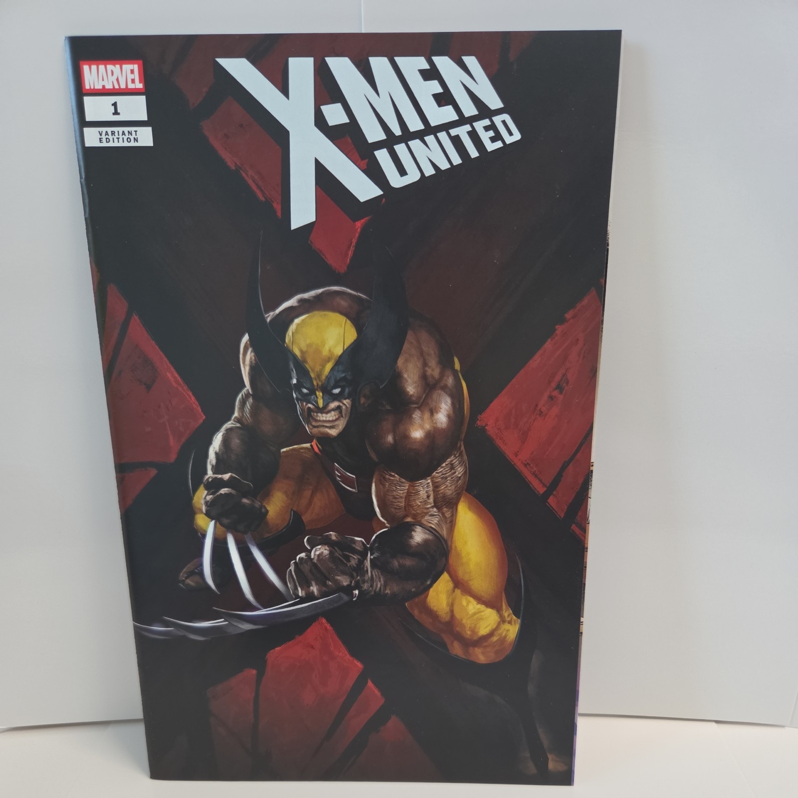 X-MEN UNITED #1.. SKAN SRISUWAN.. COMIC KINGDOM TRADE DRESS VAR.. (2026)