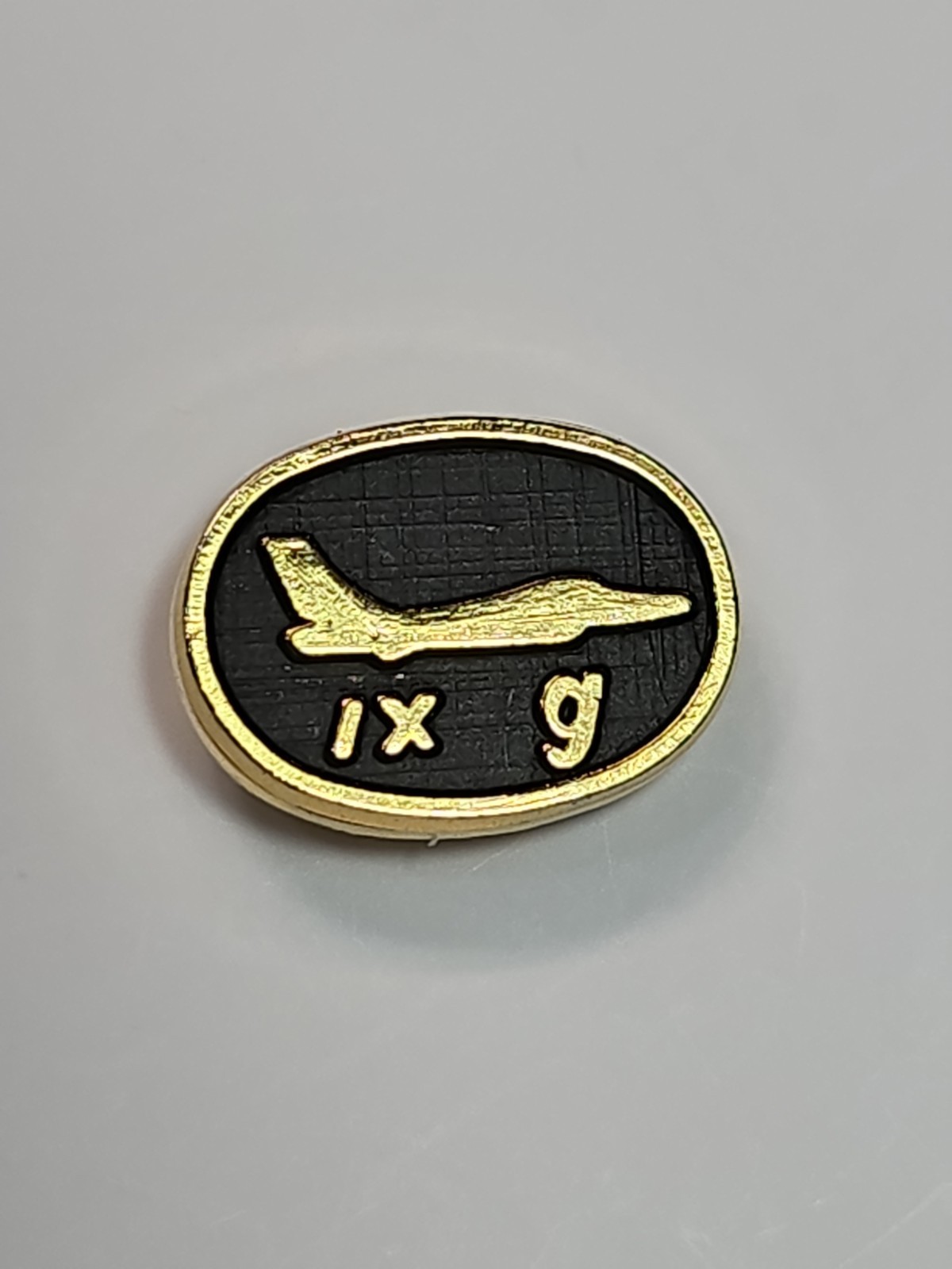 General Dynamics F-16 Fighting Falcon IX 9 g USAF Pilot Pin Tie Tack RARE