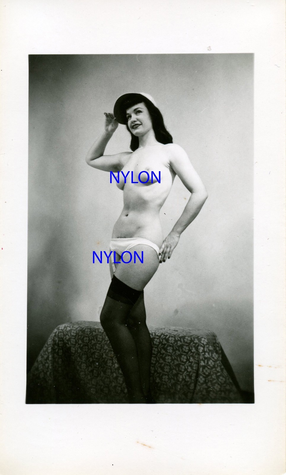 RARE BETTIE PAGE VINTAGE 1950\'s 3 1/4 x 2 PHOTOGRAPH