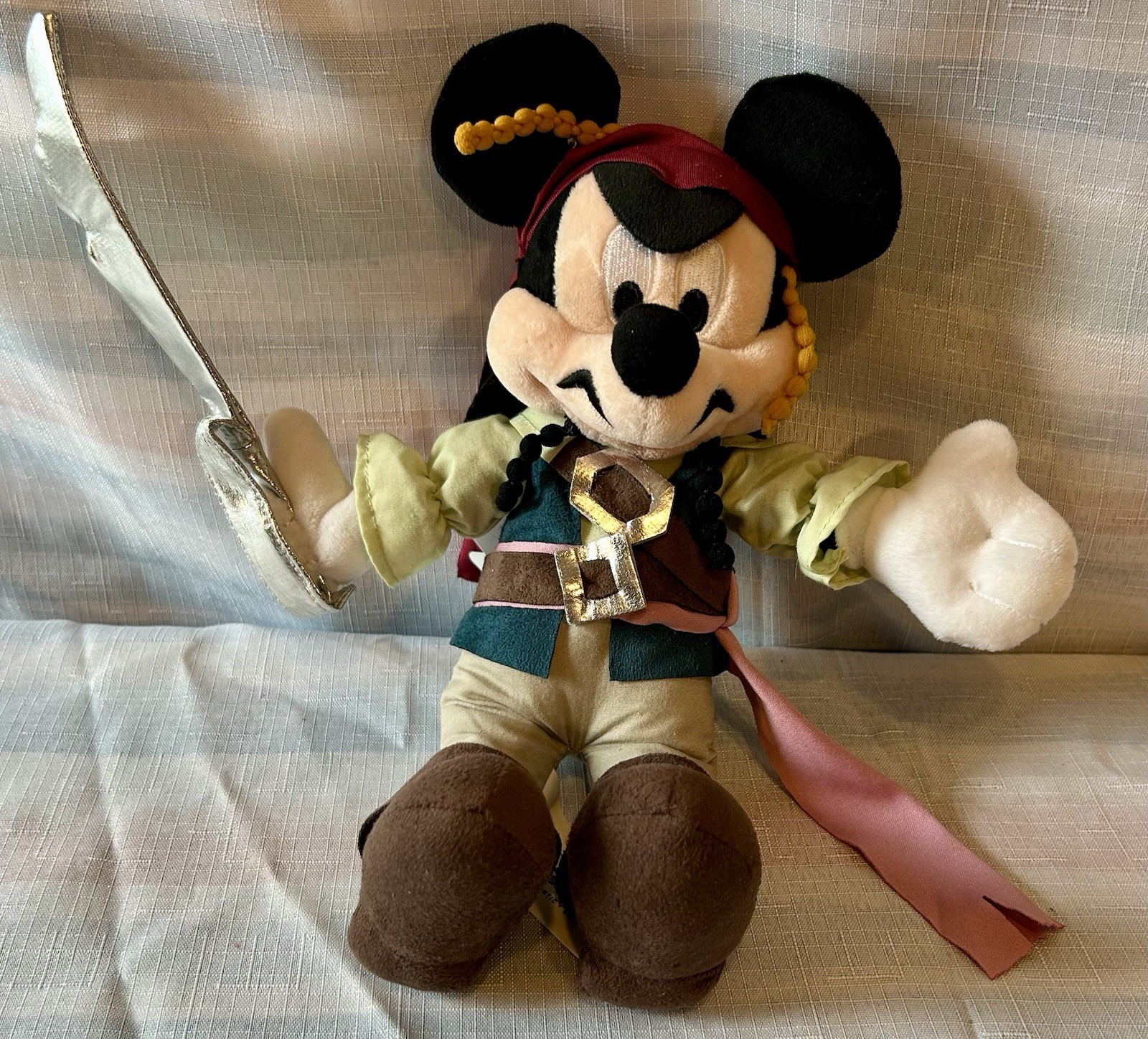 NWT Authentic Disney Parks 9 Inch Pirate Mickey Mouse Pirates Of The Caribbean