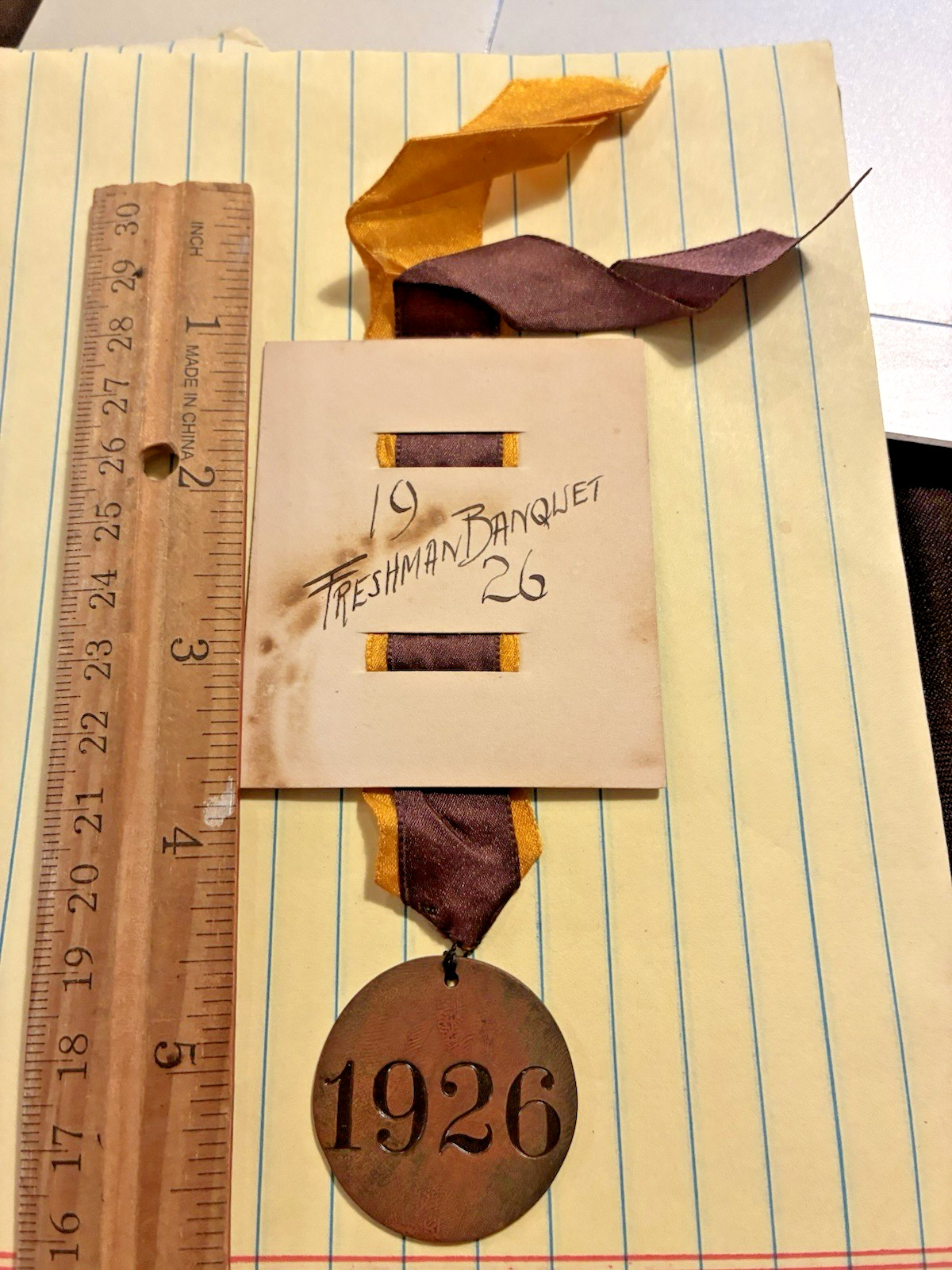 RARE 1926 BANQUET MEDAL BADGE ROBBON - BROWN AND YELLOW COLORS -BROWN UNIVERSITY