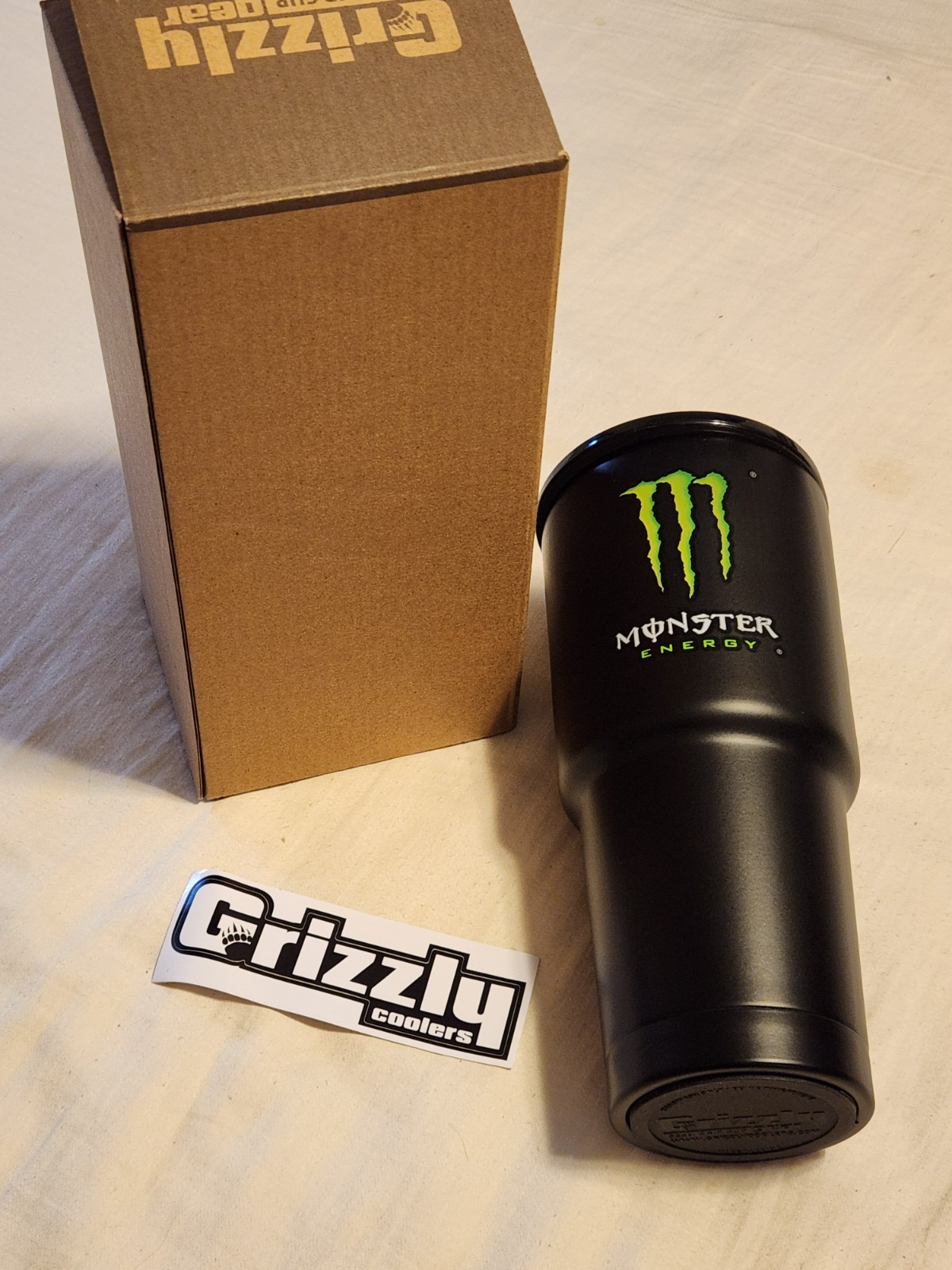 RARE PROMOTIONAL MONSTER ENERGY DRINK BLACK GRIZZLY S/S TUMBLER 32 Oz CUP / LID
