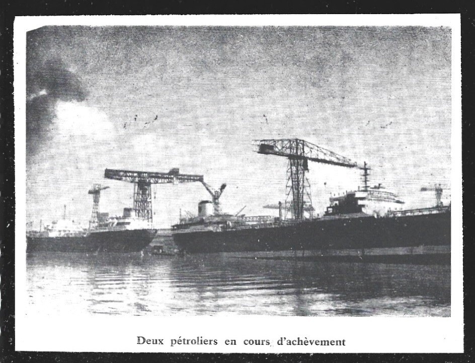1959 -- SAINT NAZAIRE . TWO TANKERS BEING COMPLETED. 3Y155