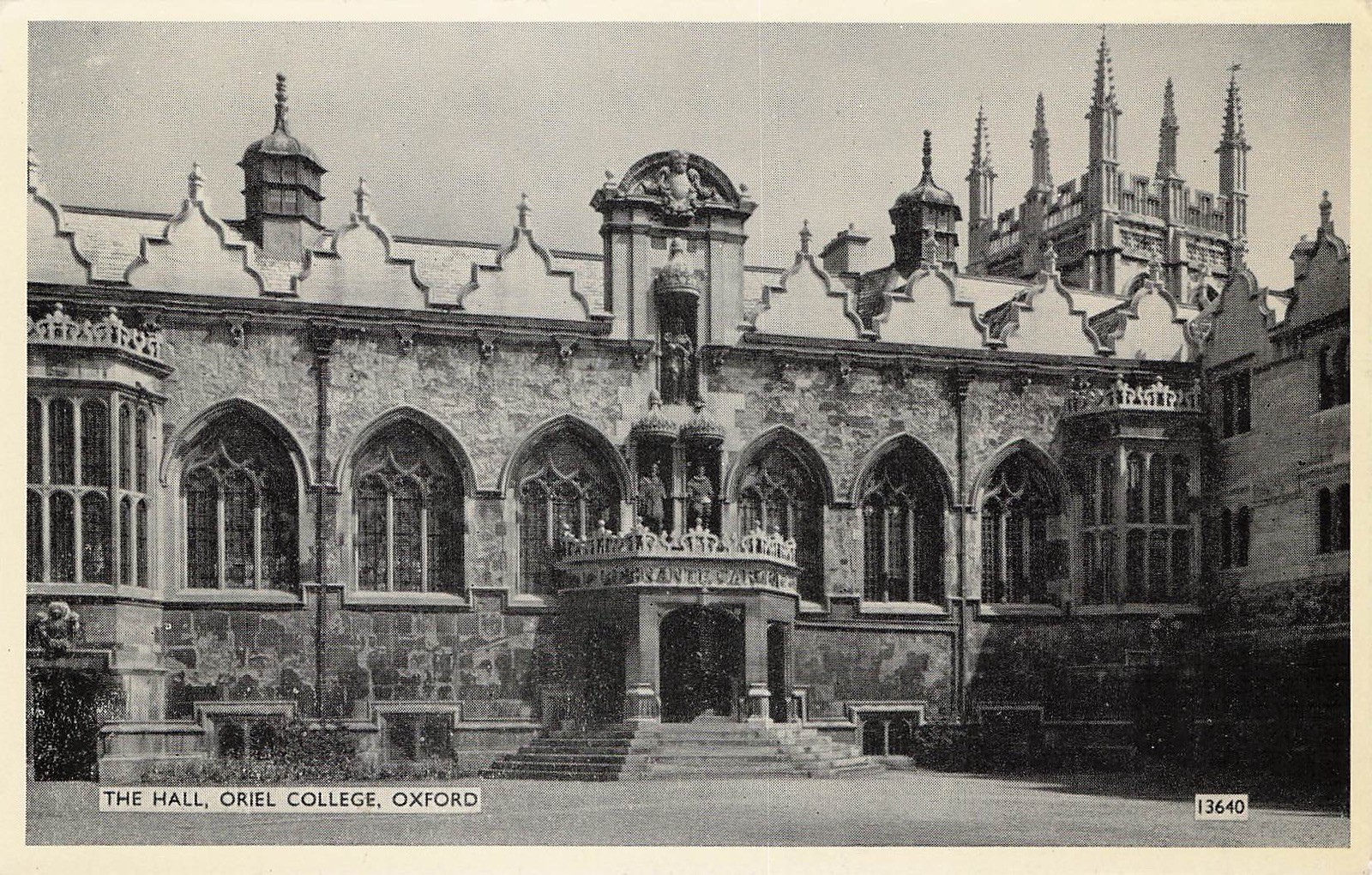 Postcard Oxford (OX1 4EW), the hall construction of Oriel College, Oxford, postcard