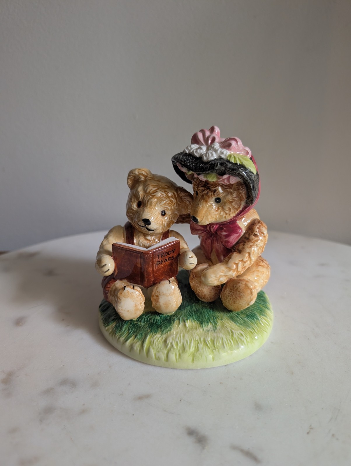 Vintage 1985 Bialosky Bear Friends Teddy & Son Ceramic Figurine Reading Book